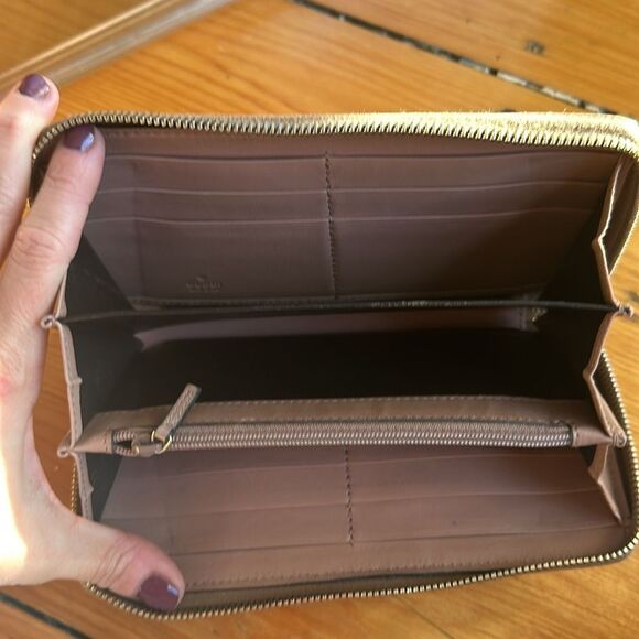 Gucci Wallet - dusty rose with embossed logo - Picture 7 of 8